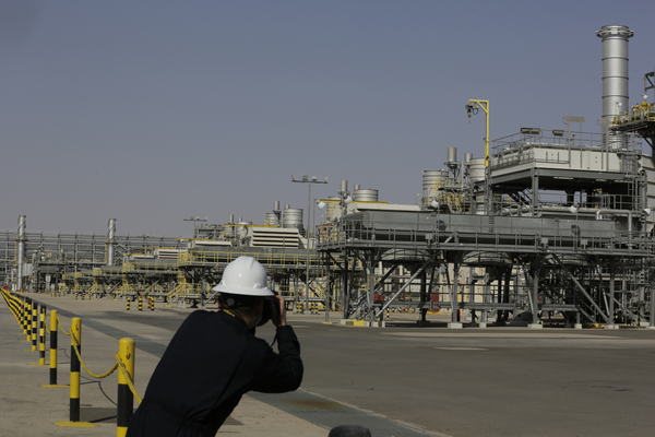 A photographer takes pictures of oil fields in Saudi Arabia.