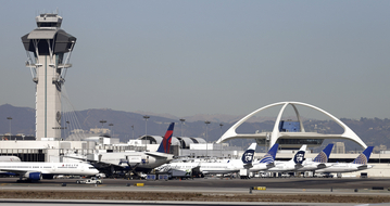 Facing legal threat, Calif. grounds plan to cut airline emissions