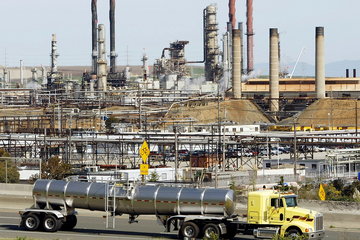 Newsom vetoes bill to expand refinery pollution controls